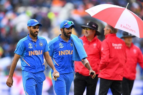 Bhuvneshwar Kumar (L) and Jasprit Bumrah